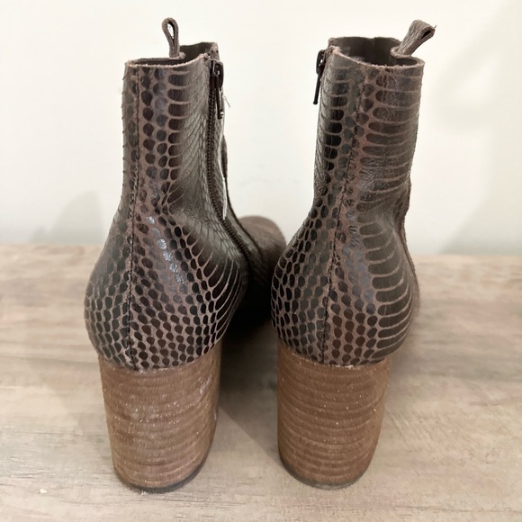 Korks Leyland Brown Snake Printed Ankle Booties Women’s Size 8.5 - Picture 5 of 7